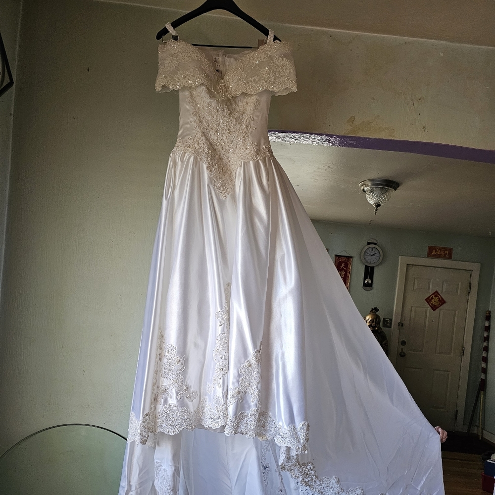 Bridal/wedding grown
